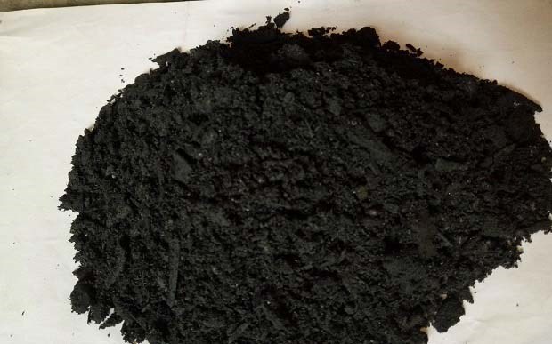 用草木灰防除水田绿苔方法