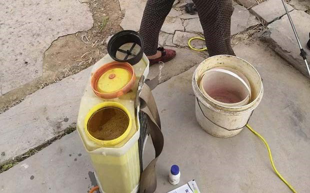 喷施除草剂后,喷雾机具如何清洗?