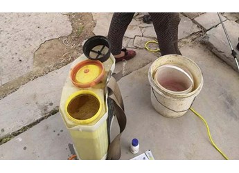 喷施除草剂后，喷雾机具如何清洗？